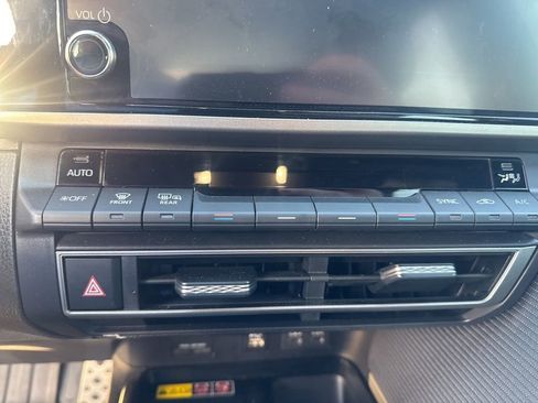 Used 2025 Toyota Camry SE image 13