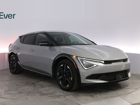 Used 2025 Kia EV6 Wind image 13