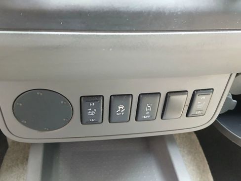 Used 2014 Nissan Frontier SV w/ SV Value Truck Package RWD image 35