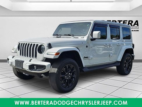 Used 2023 Jeep Wrangler Unlimited Sahara AWD/4WD image 3