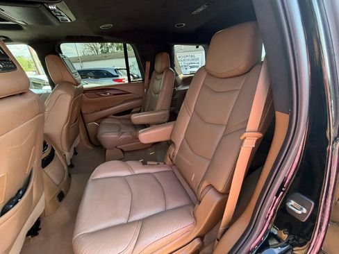 Used 2017 Cadillac Escalade AWD Platinum image 26