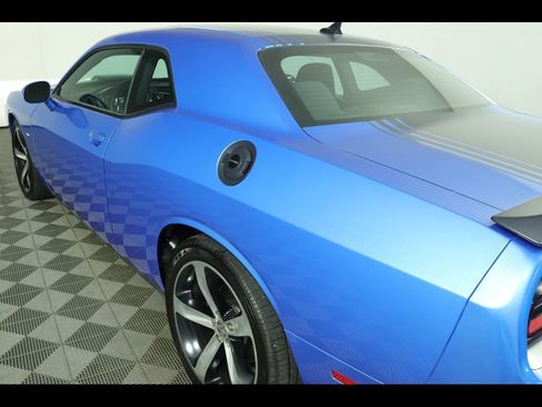 Used 2016 Dodge Challenger R/T image 19