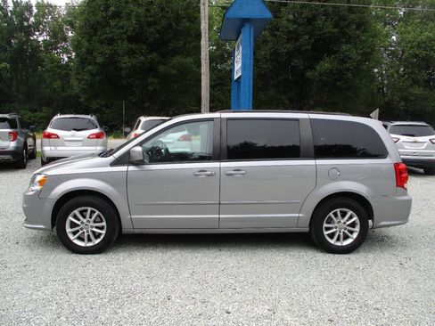 Used 2016 Dodge Grand Caravan SXT w/ Rear Park Assist Package FWD image 2