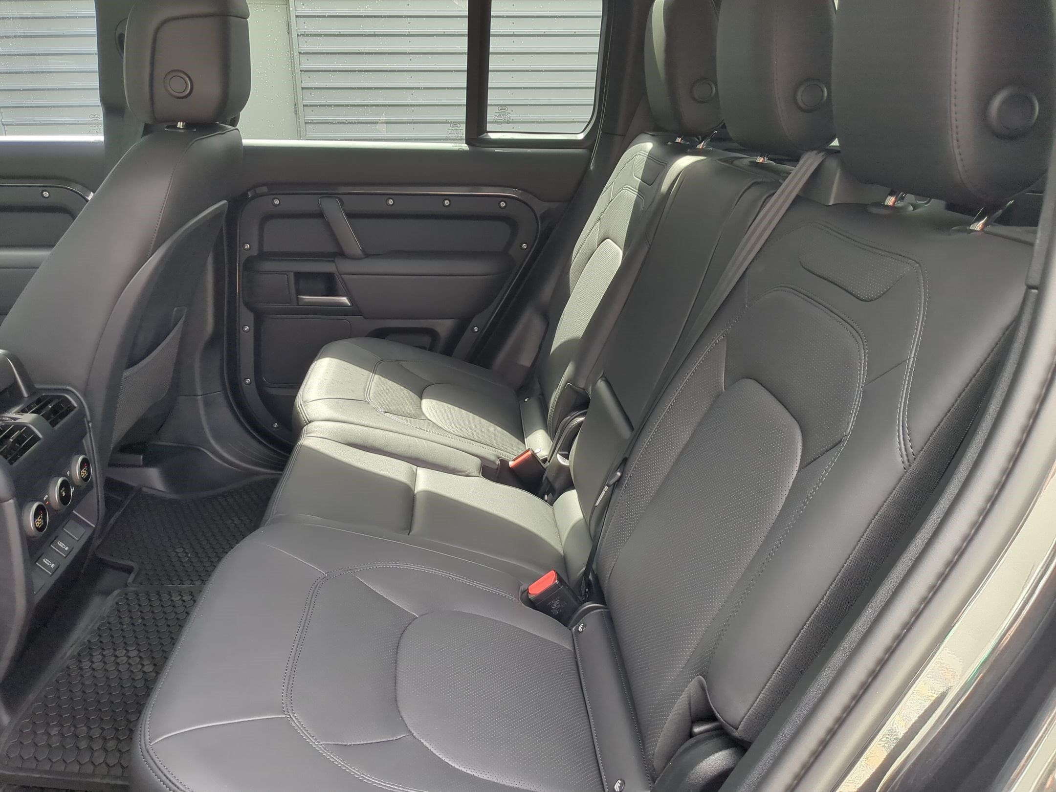 New 2026 Land Rover Defender 110 X-Dynamic SE AWD/4WD image 28