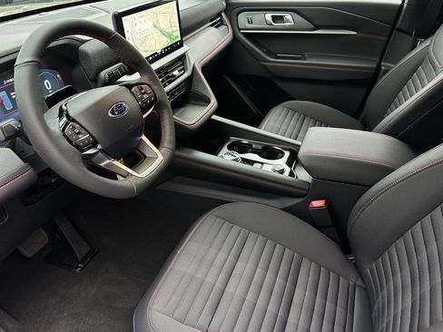 New 2026 Ford Explorer ST-Line w/ ST-Line Street Pack image 9