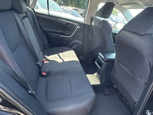 Used 2021 Toyota RAV4 LE FWD image 21