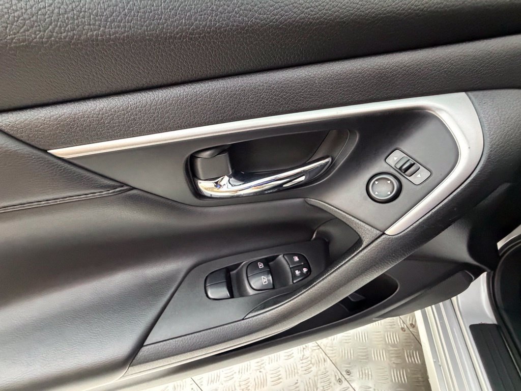 Used 2015 Nissan Altima 2.5 SV w/ Convenience Package FWD image 40