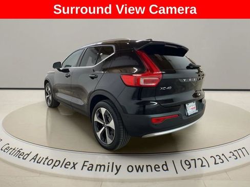 Used 2025 Volvo XC40 B5 Plus image 2