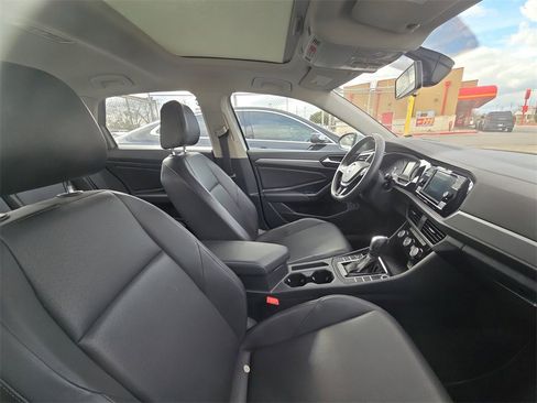 Used 2020 Volkswagen Jetta S image 4
