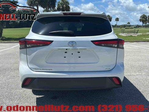 Used 2022 Toyota Highlander XLE FWD image 9