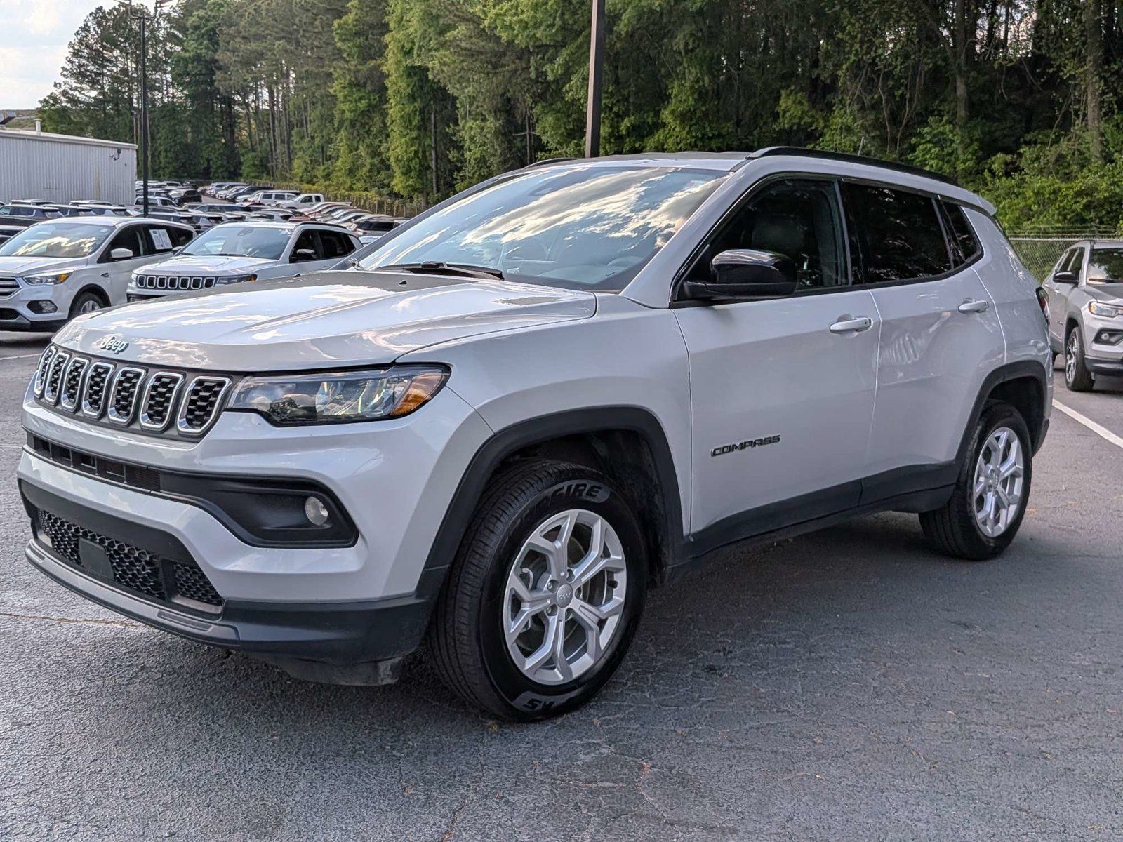 Used 2024 Jeep Compass Latitude AWD/4WD image 8