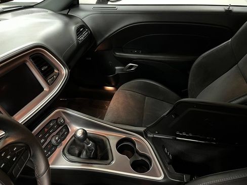 Used 2022 Dodge Challenger R/T Scat Pack w/ Shaker Package RWD image 39