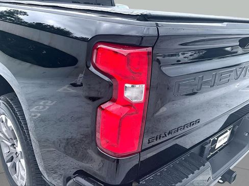Used 2022 Chevrolet Silverado 1500 High Country w/ LPO, Dark Essentials Package AWD/4WD image 28