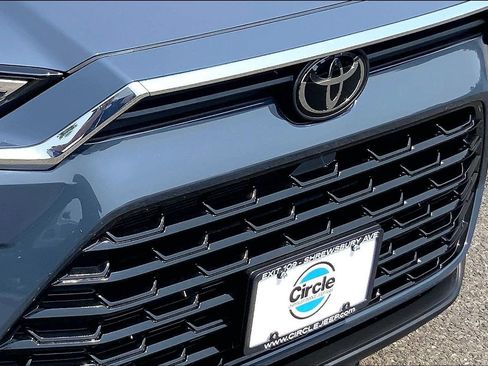 Used 2024 Toyota Grand Highlander AWD image 29