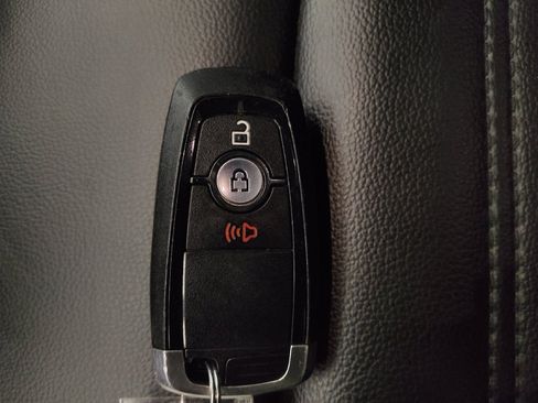 Used 2024 Ford Edge SEL image 32