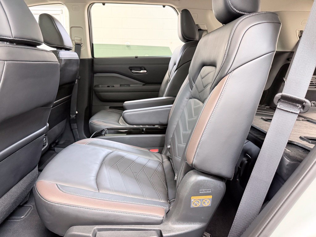 Used 2024 Nissan Pathfinder Platinum AWD/4WD image 21