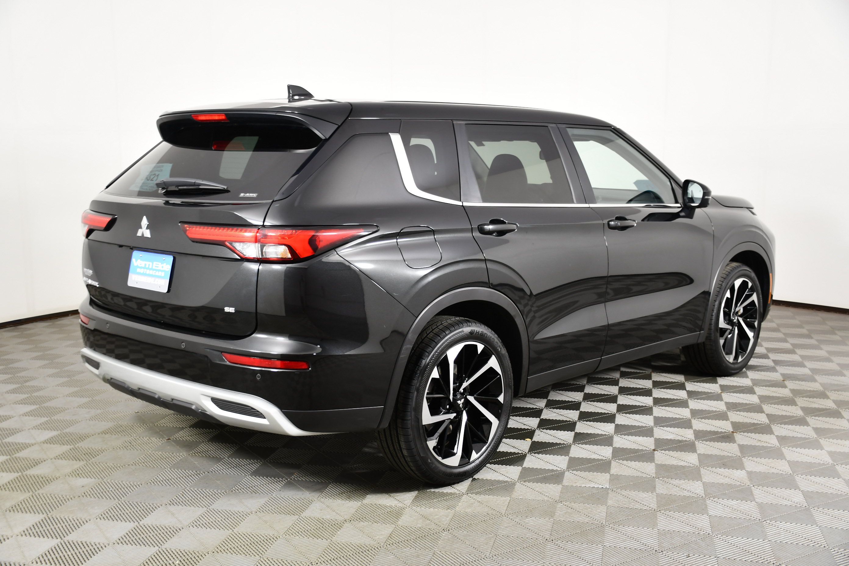 Used 2023 Mitsubishi Outlander SE AWD/4WD image 6