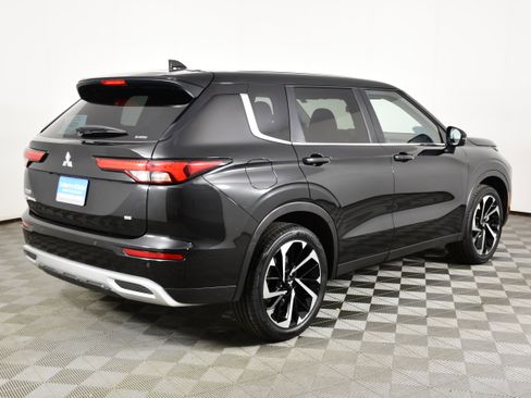Used 2023 Mitsubishi Outlander SE AWD/4WD image 6