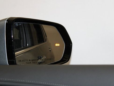 New 2025 Cadillac XT6 Luxury image 25