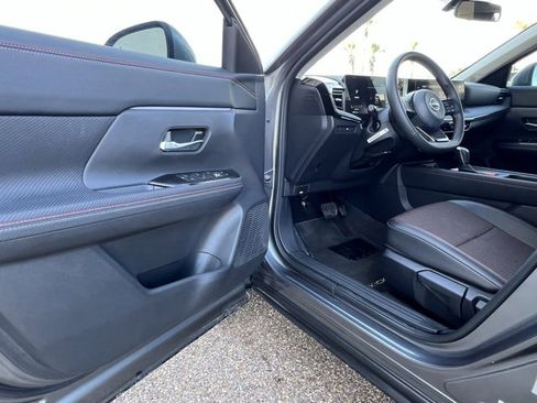 Certified 2025 Nissan Kicks SR image 20