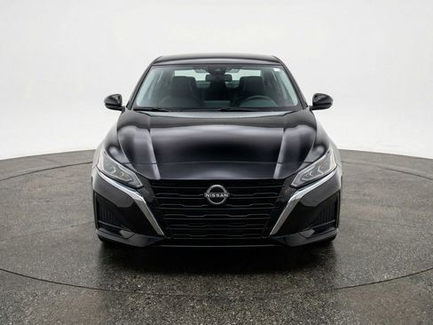 Used 2025 Nissan Altima 2.5 SV image 2