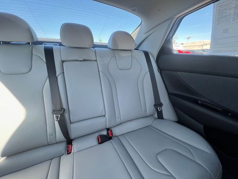 Used 2025 Hyundai Elantra Limited image 39