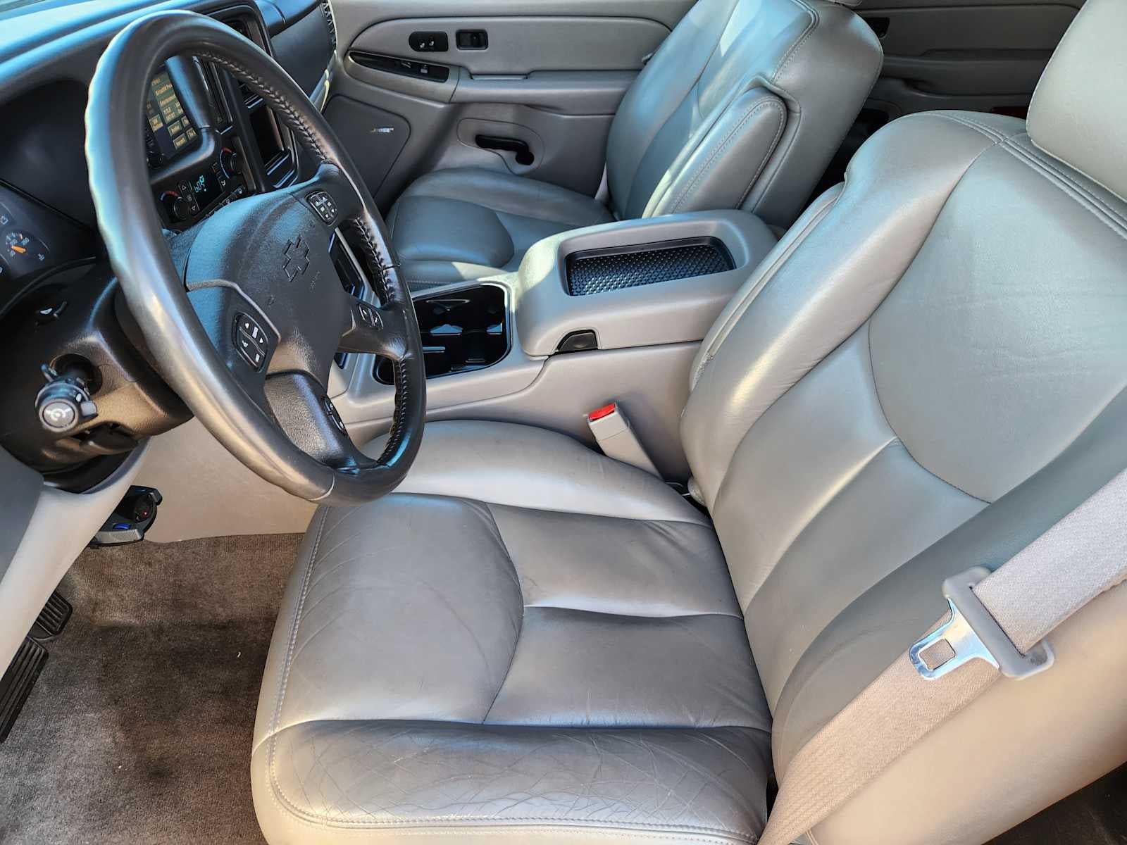Used 2005 Chevrolet Suburban 2500 LT w/ Preferred Equipment Group AWD/4WD image 7