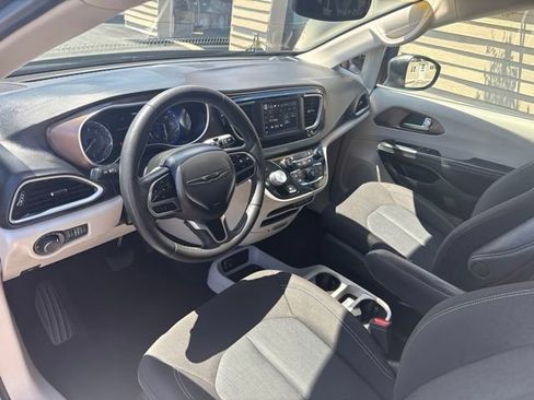 Used 2023 Chrysler Voyager LX FWD image 13