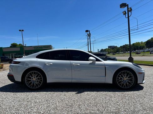 Used 2025 Porsche Panamera 4 w/ Premium Package AWD/4WD image 11