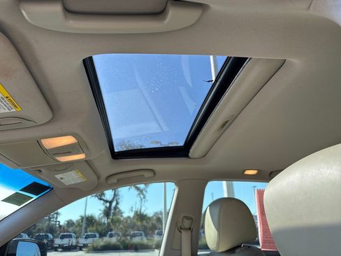 Used 2017 INFINITI QX50 2WD w/ Deluxe Touring Package image 9