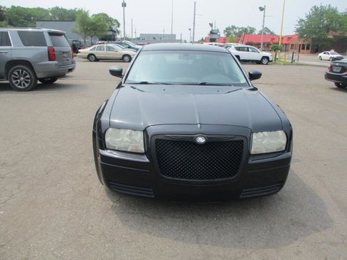 Used 2008 Chrysler 300 LX image 4