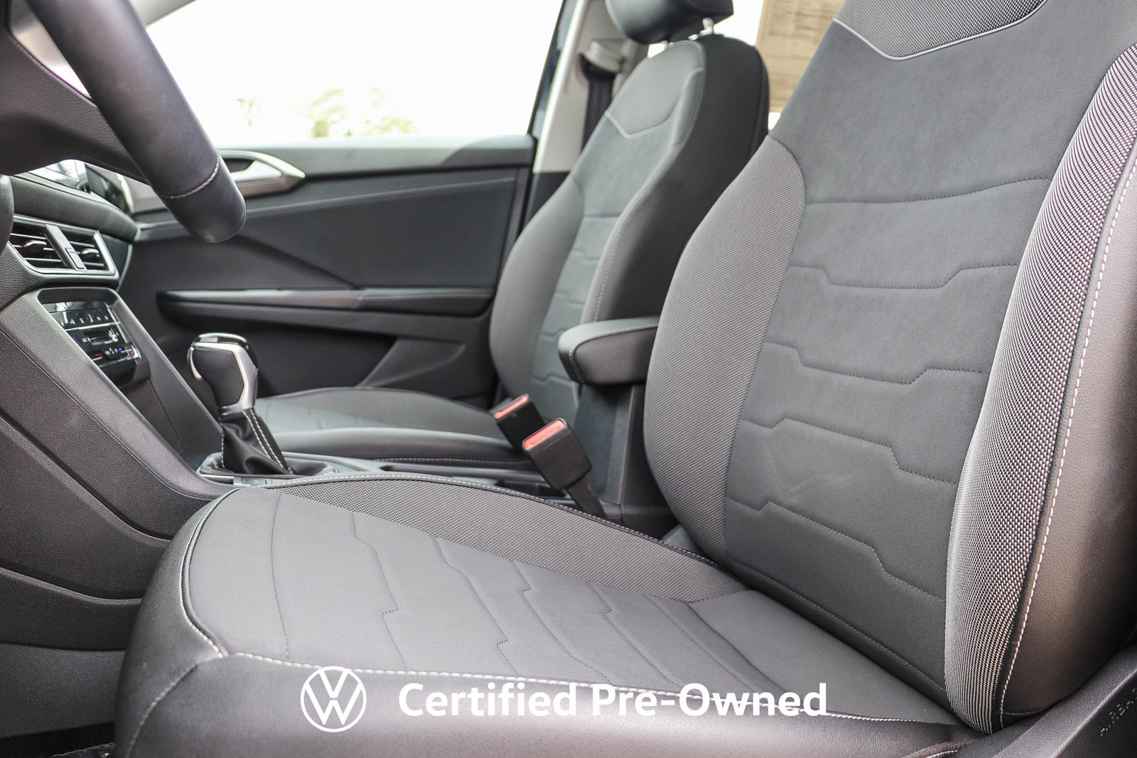 Certified 2025 Volkswagen Taos SE FWD image 24