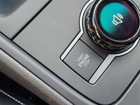 New 2026 Volkswagen Tiguan SE image 11