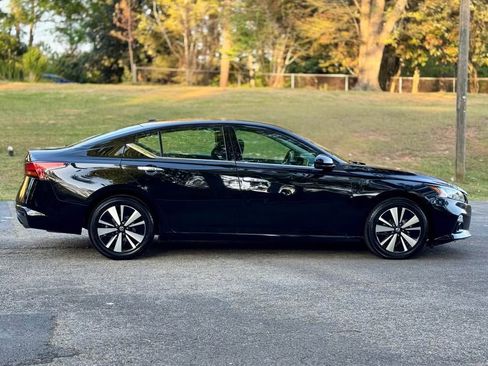 Used 2019 Nissan Altima 2.5 SV image 3