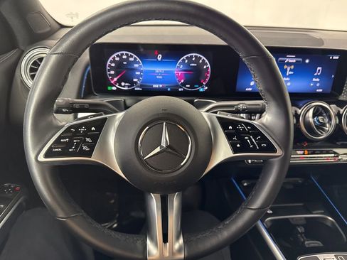Used 2025 Mercedes-Benz GLB 250 4MATIC image 34