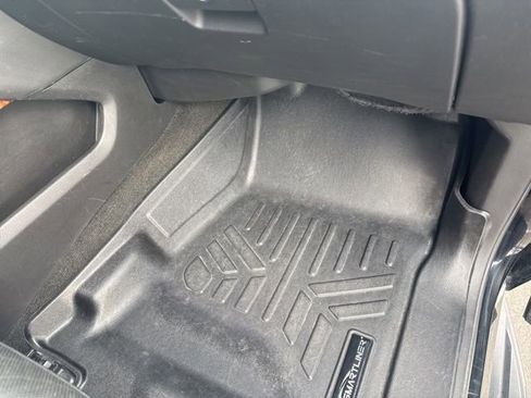 Used 2018 Chevrolet Suburban Premier image 32