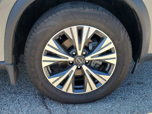 Used 2023 Nissan Rogue SV w/ SV Premium B Package FWD image 5