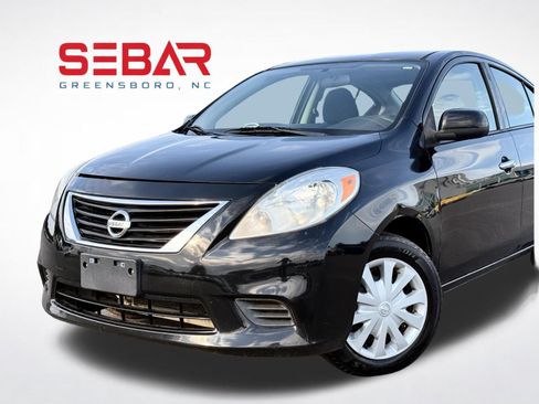 Used 2014 Nissan Versa SV FWD image 2