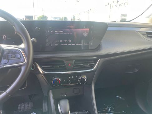 Used 2025 Buick Encore GX Preferred image 18