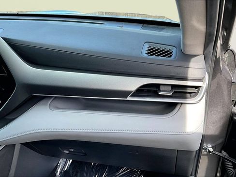 Used 2024 Toyota Highlander LE image 26