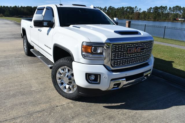 Used 2019 GMC Sierra 2500 Denali w/ Duramax Plus Package AWD/4WD image 2