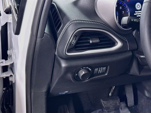New 2027 Chrysler Pacifica Select AWD/4WD image 4