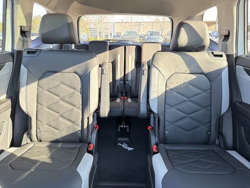 New 2026 Volkswagen Atlas Peak Edition AWD/4WD image 33