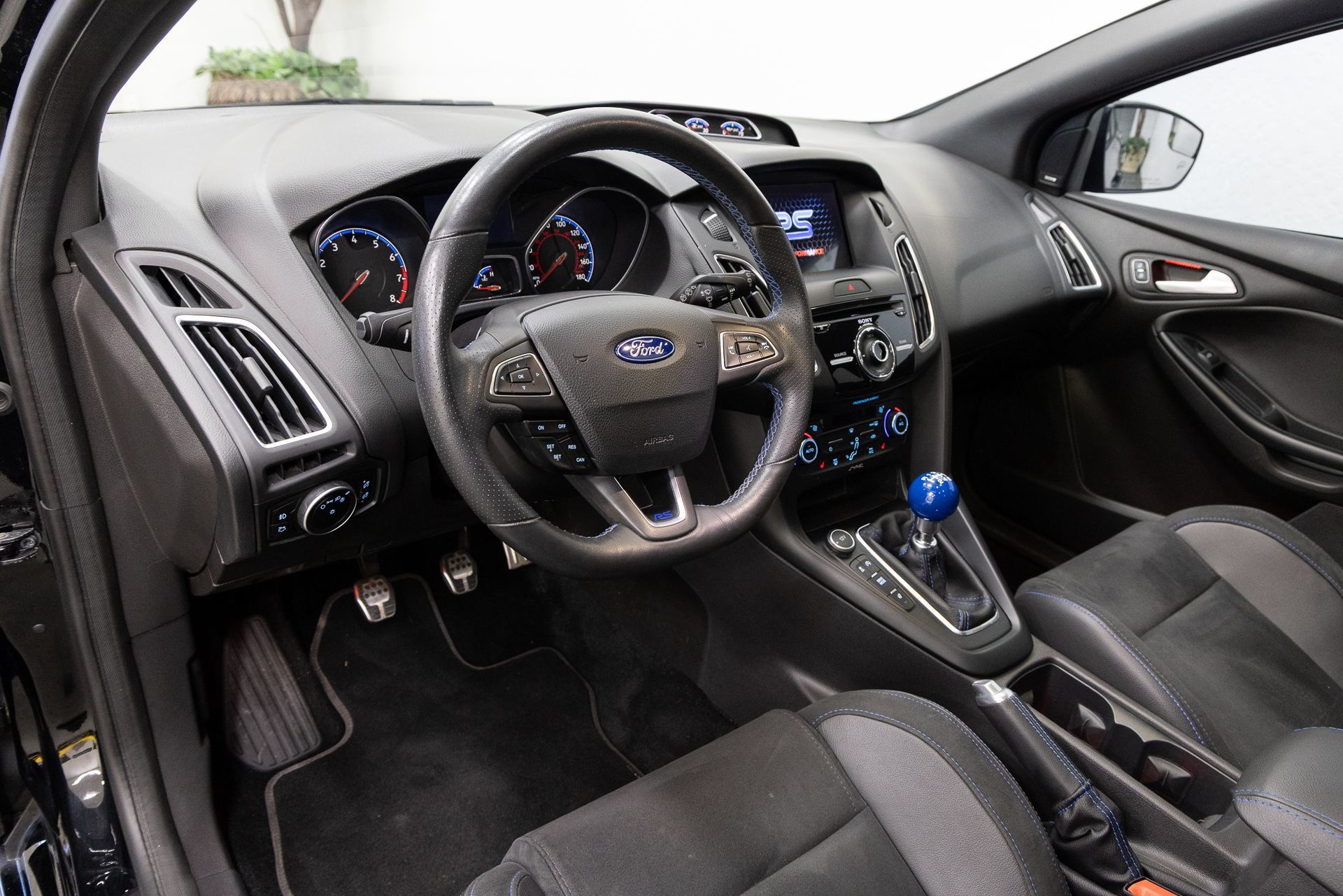Used 2017 Ford Focus RS AWD/4WD image 6