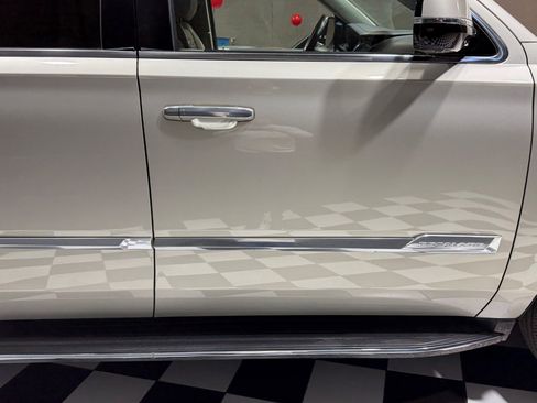 Used 2015 Cadillac Escalade Luxury image 21