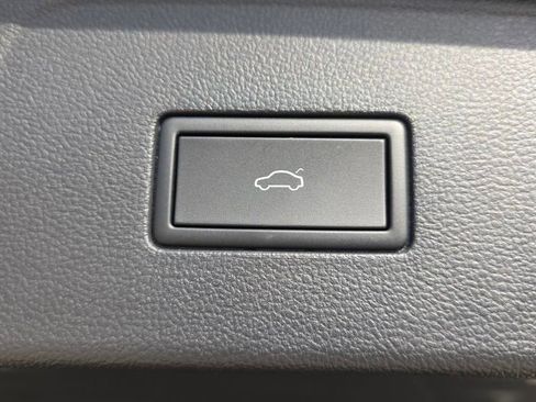 Used 2025 Volkswagen Atlas SEL Premium R-Line image 18