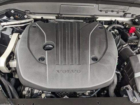 Used 2024 Volvo XC60 B5 Plus image 23