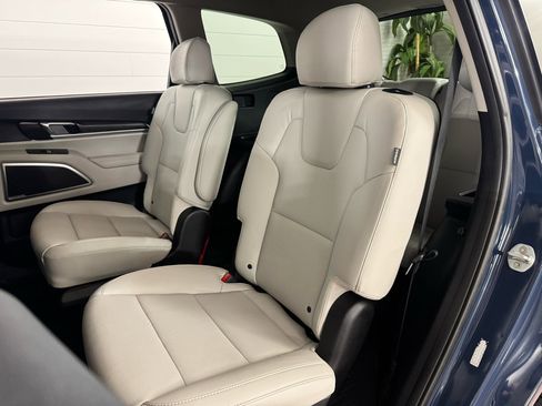 Used 2023 Kia Telluride S image 32
