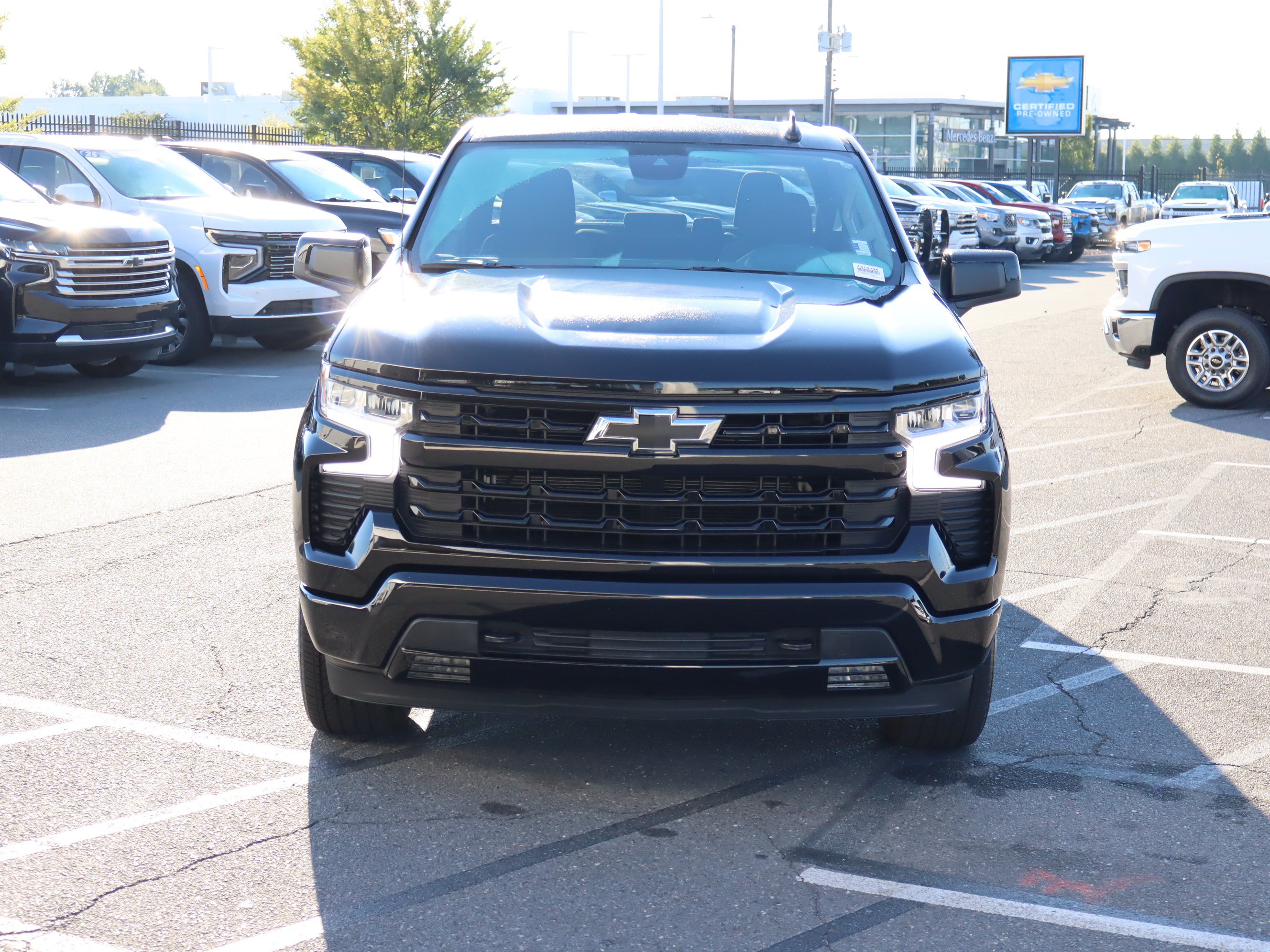 Used 2023 Chevrolet Silverado 1500 RST AWD/4WD image 3