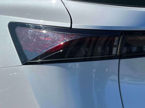 Used 2024 Nissan Ariya AWD image 11